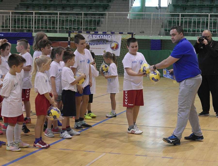 Młodzi sportowcy zachwycają! Kolejny turniej mini handball-u