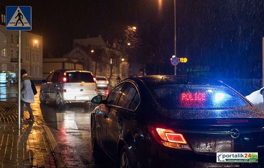 Nastolatka potrącona na pasach