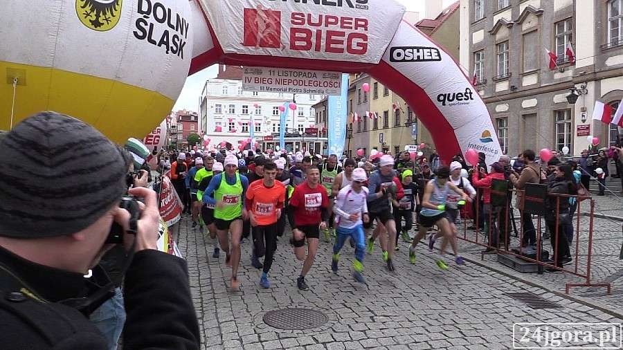 700 biegaczy rywalizowało w IV Biegu Niepodległości (VIDEO)