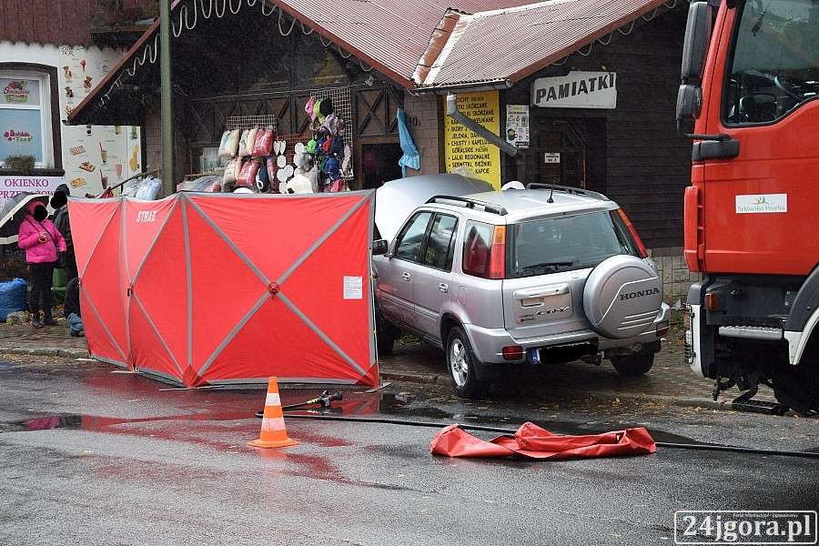 Szklarska Poręba : Zasłabł i wjechał w sklep z pamiątkami