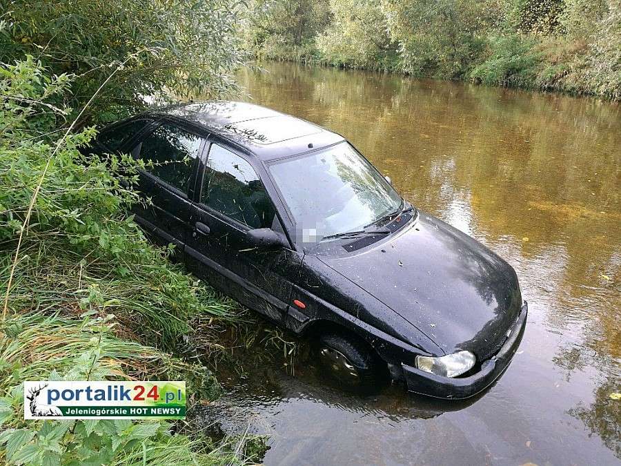 Porzucone auto... w rzece Kamiennej!