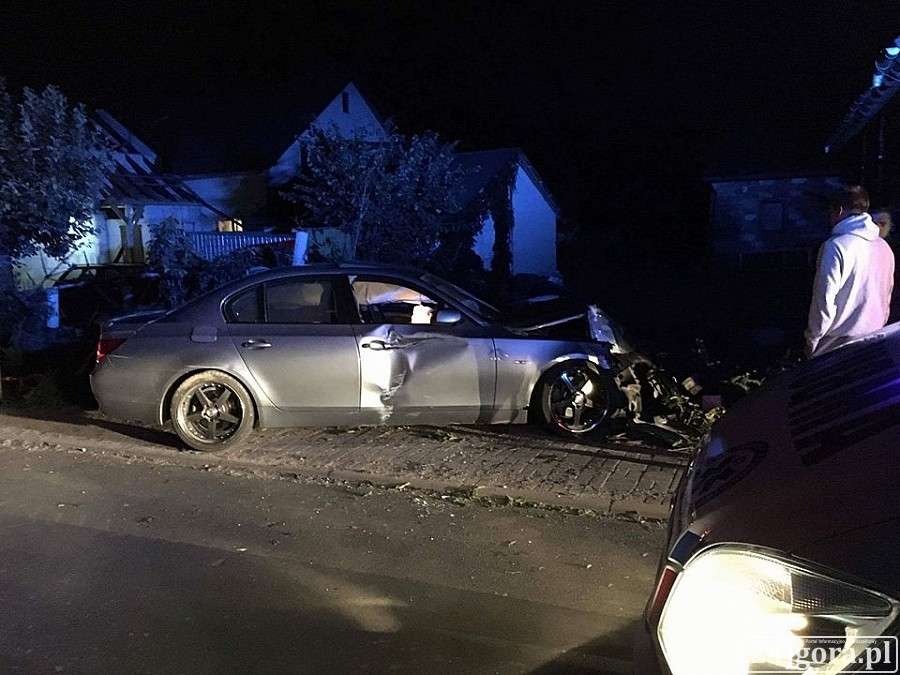Rozbił auto na prywatnej posesji