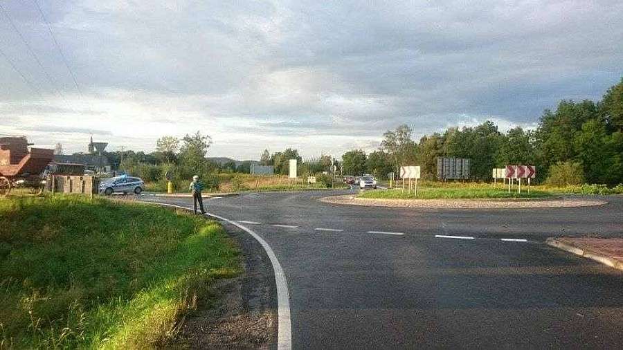 Rowerzysta potrącony na rondzie