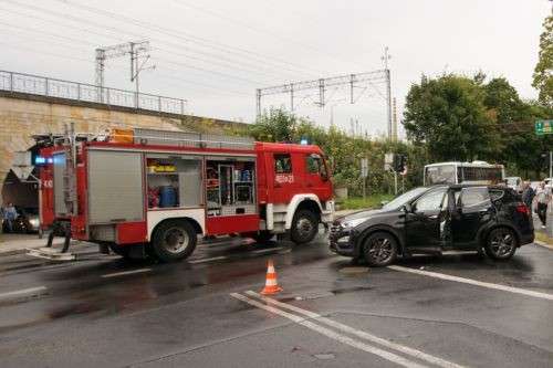 Wóz strażacki zderzył się z osobówką