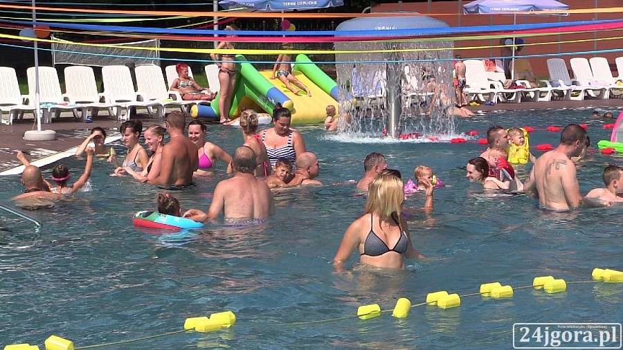 Kolorowe zakończenie wakacji w Termach Cieplickich (VIDEO)