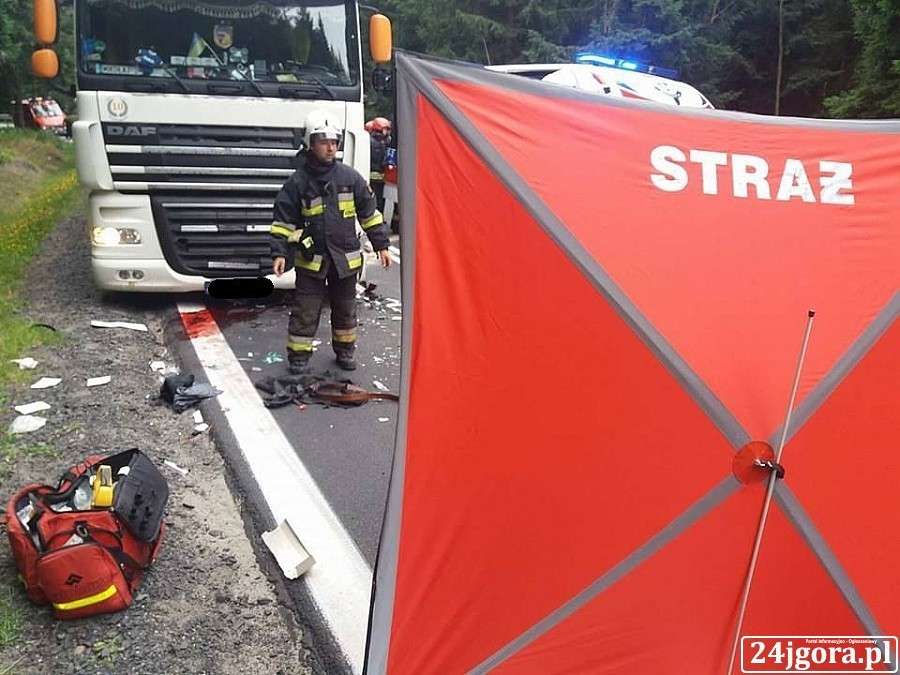 Wypadek pod Szklarską Porębą. Motocyklista zmarł w szpitalu