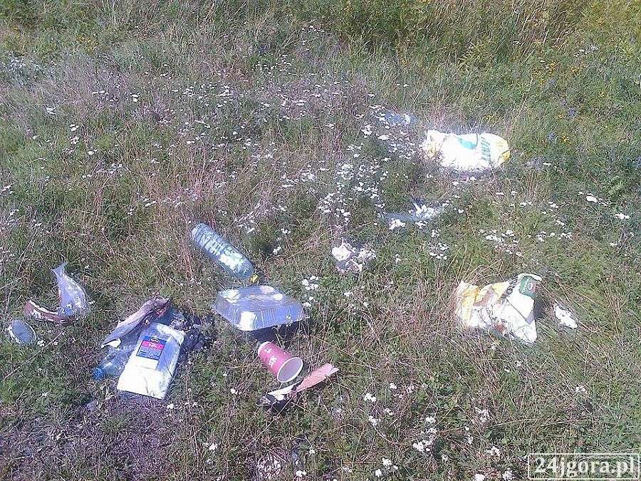 Śmieci wokół żwirowni w Wojanowie