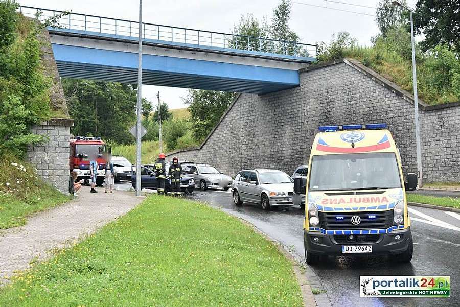 Karambol 3 pojazdów na Sobieskiego