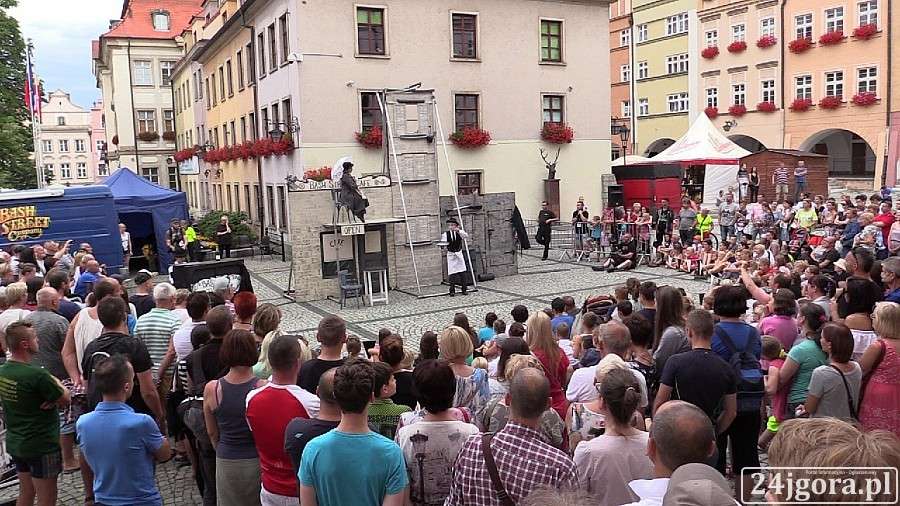 Ratusz opanowany przez Teatry Uliczne!