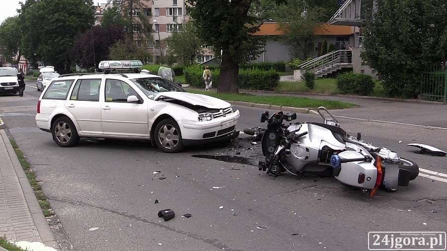 Wypadek na Sudeckiej. Funkcjonariusz policji w szpitalu