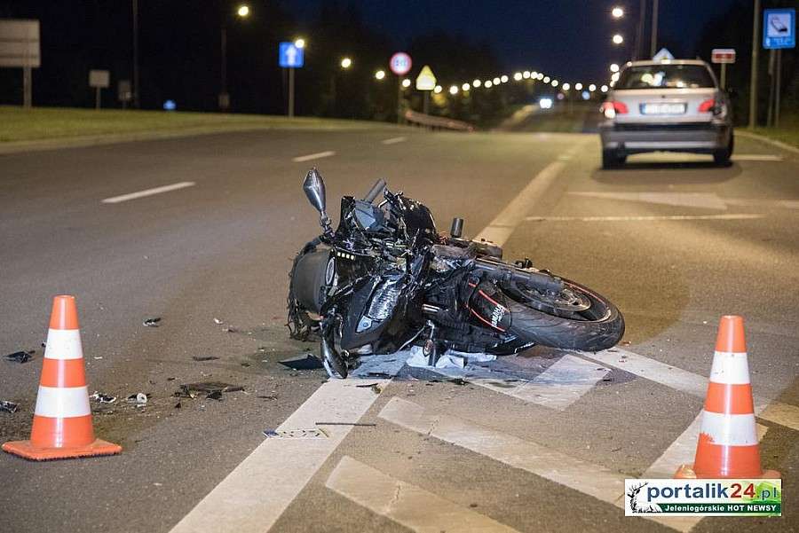 ZDERZENIE MOTOCYKLISTY Z OSOBÓWKĄ