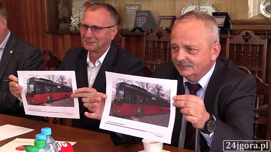 Czarno-czerwone autobusy wkrótce w Jeleniej Górze