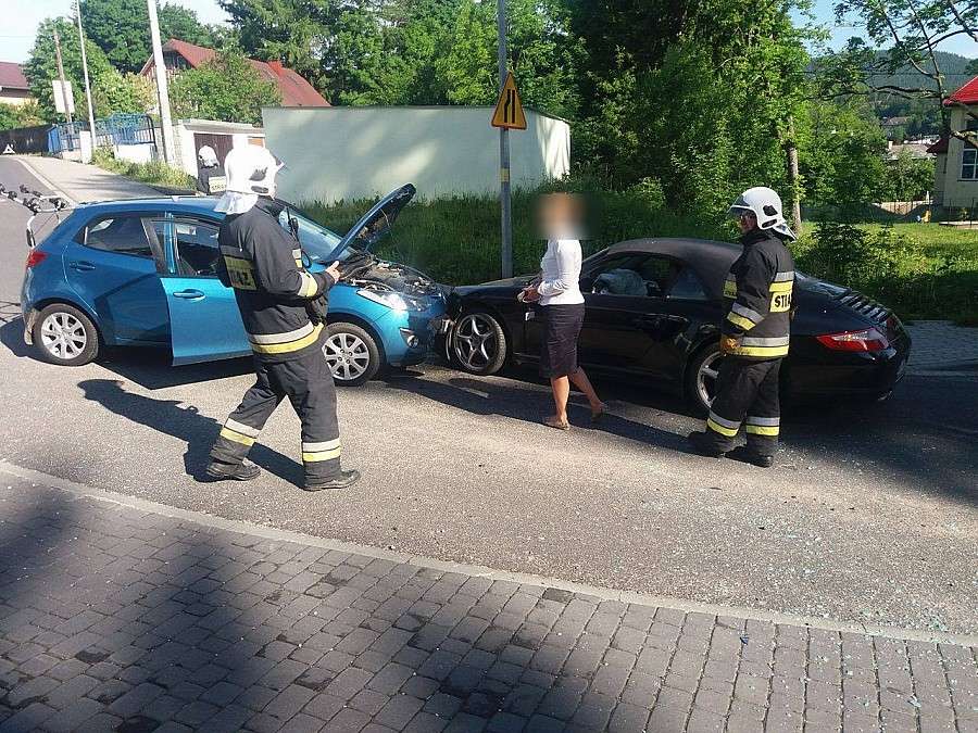 Szklarska Poręba : Czołowe zderzenie pod szkołą podstawową
