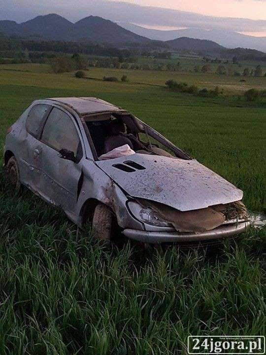Pijany kierowca dachował pod Jelenią Górą
