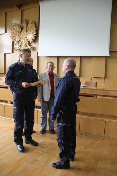 Dzielnicowy z Kowar pomógł w uratowaniu życia 48-letniemu mężczyźnie