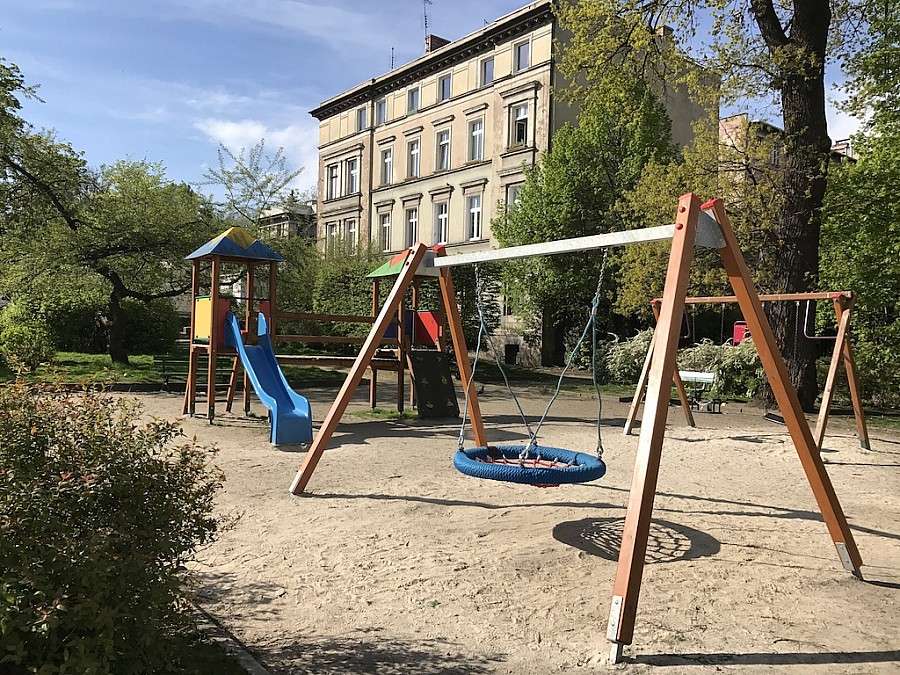 MPGK uporządkowało jeleniogórskie place zabaw