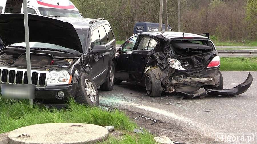 Wypadek w Barcinku. Dwie osoby w szpitalu