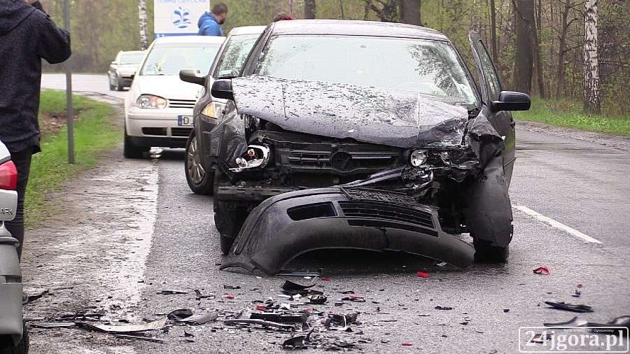 Zderzenie na Podgórzyńskiej. Jedna osoba w szpitalu