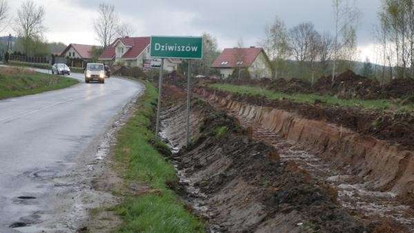 Dziwiszów : Mieszkańcy bezsilni, policja wlepia mandaty....