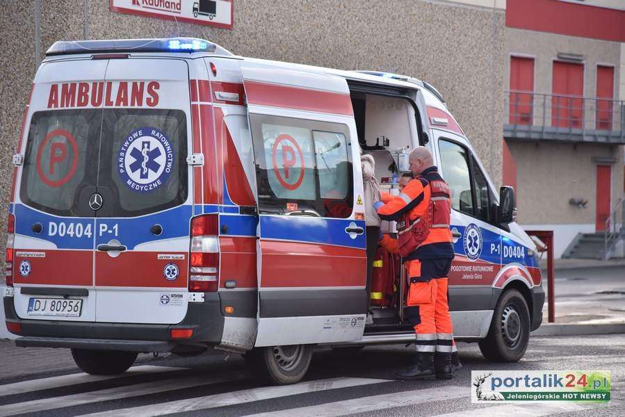 82-letnia kobieta potrącona na pasach