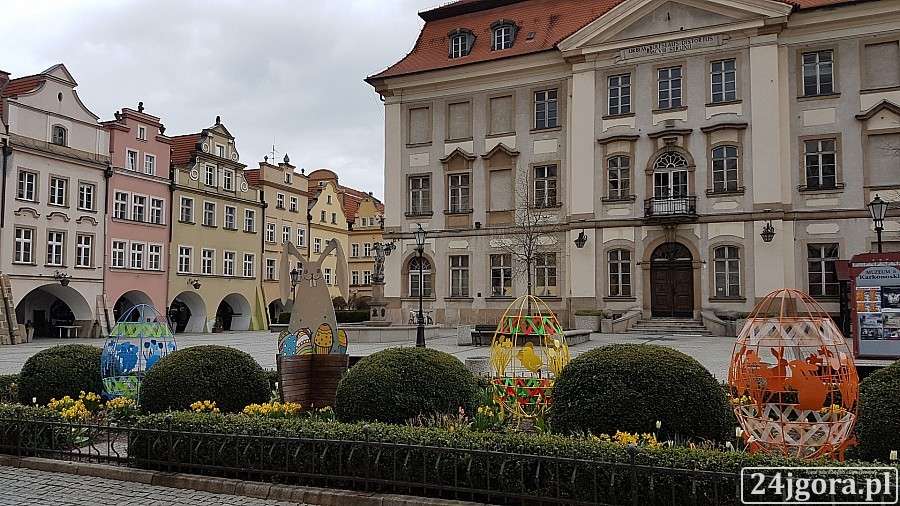 Ozdoby wielkanocne na jeleniogórskim rynku