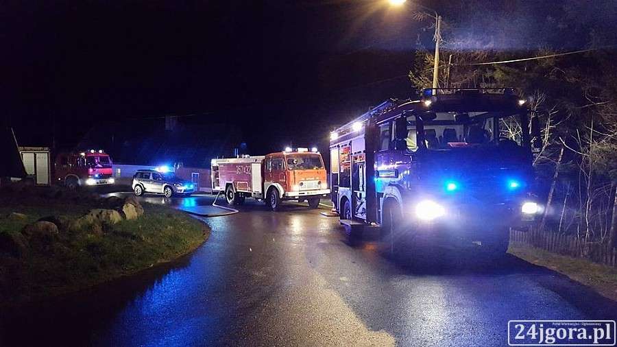 Przesieka : Spłonął garaż z samochodem