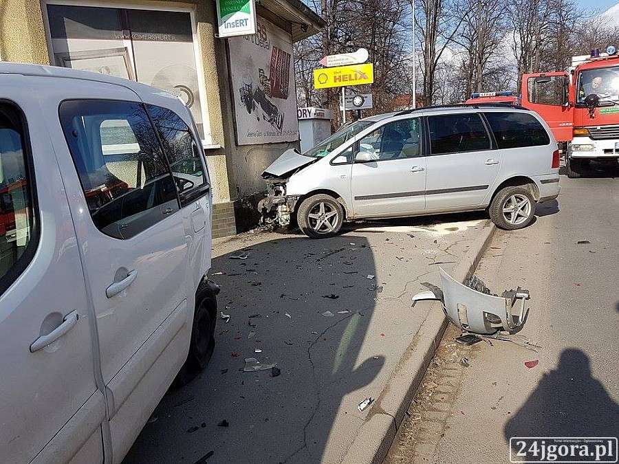 Dwie osoby w szpitalu po wypadku na ulicy Wolności