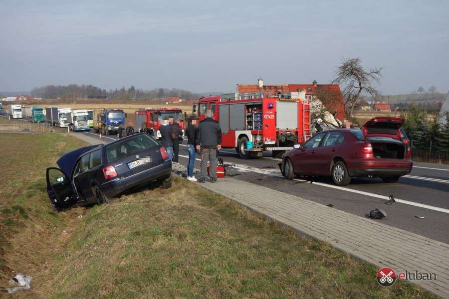 Jedna osoba poszkodowana w czołowym zderzeniu na DK30
