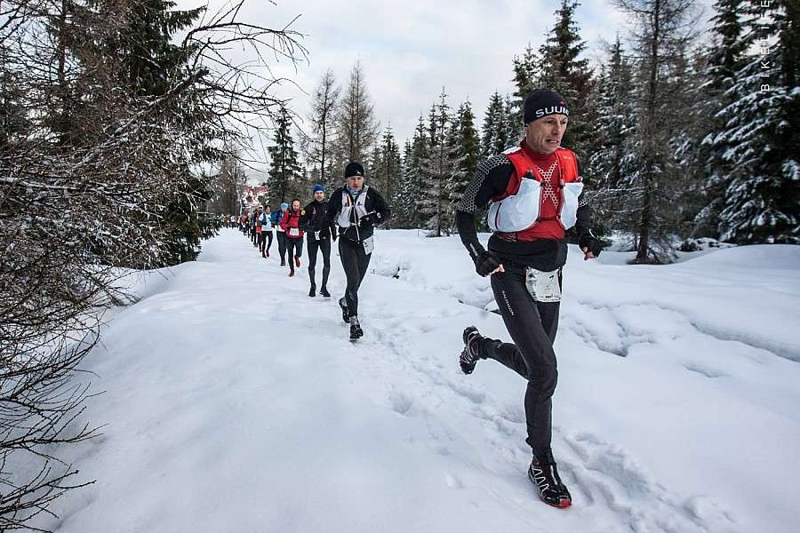 Ponad 300 zawodników pobiegło w zimowym ultramaratonie
