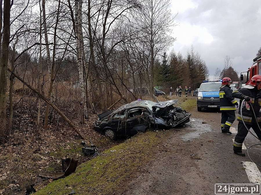Wypadek na DK30. Kierowca w szpitalu