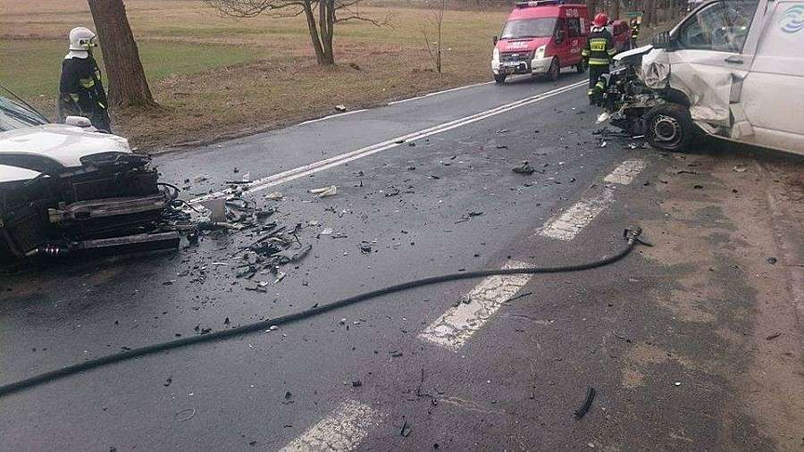 Czołowe zderzenie na drodze Jelenia Góra - Bolków