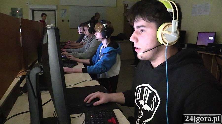 W ZSTiL w Piechowicach trwa turniej e-sportowy