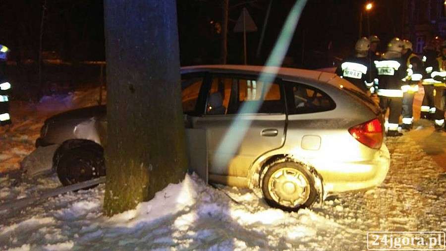Wypadek w Starej Kamienicy. Trzy osoby w szpitalu.