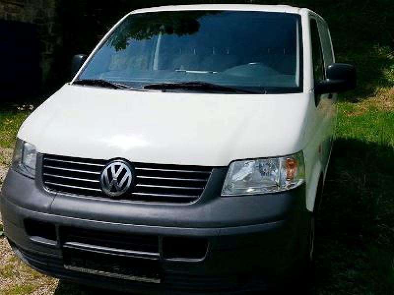Skradziono Volkswagena Transportera T5