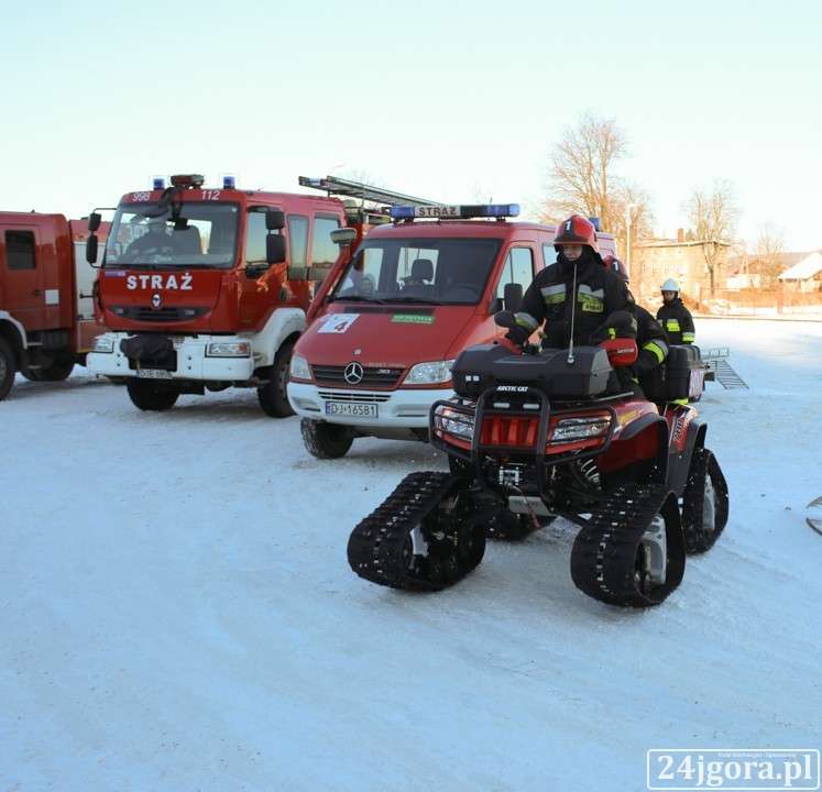 Paralotniarz (prawodpodobnie) spadł do lasu. Trwają jego poszukiwania
