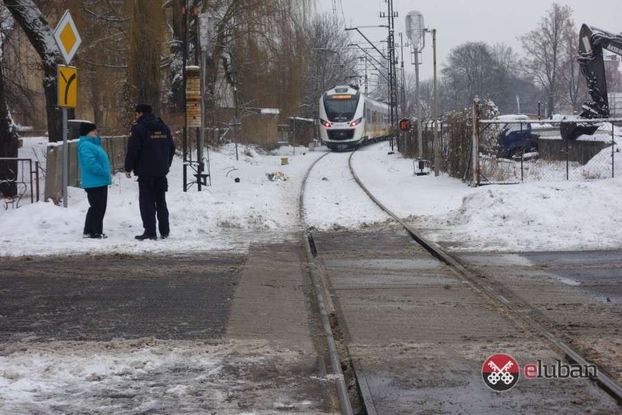 Mężczyzna rzucił się pod pociąg
