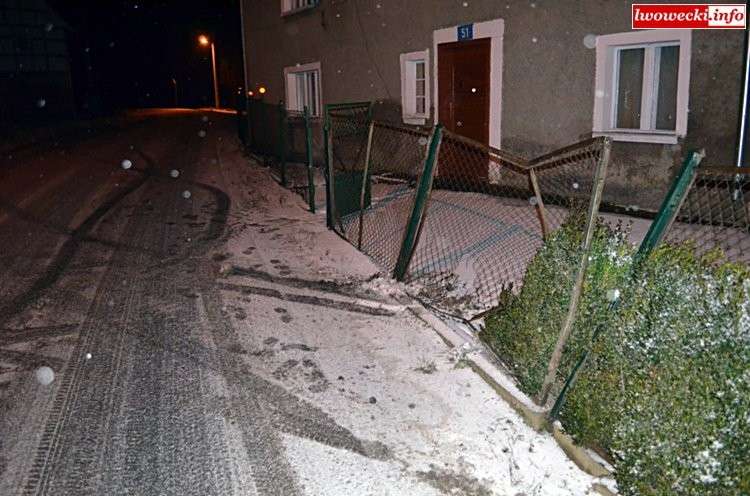 Wjechał w płot i uciekł