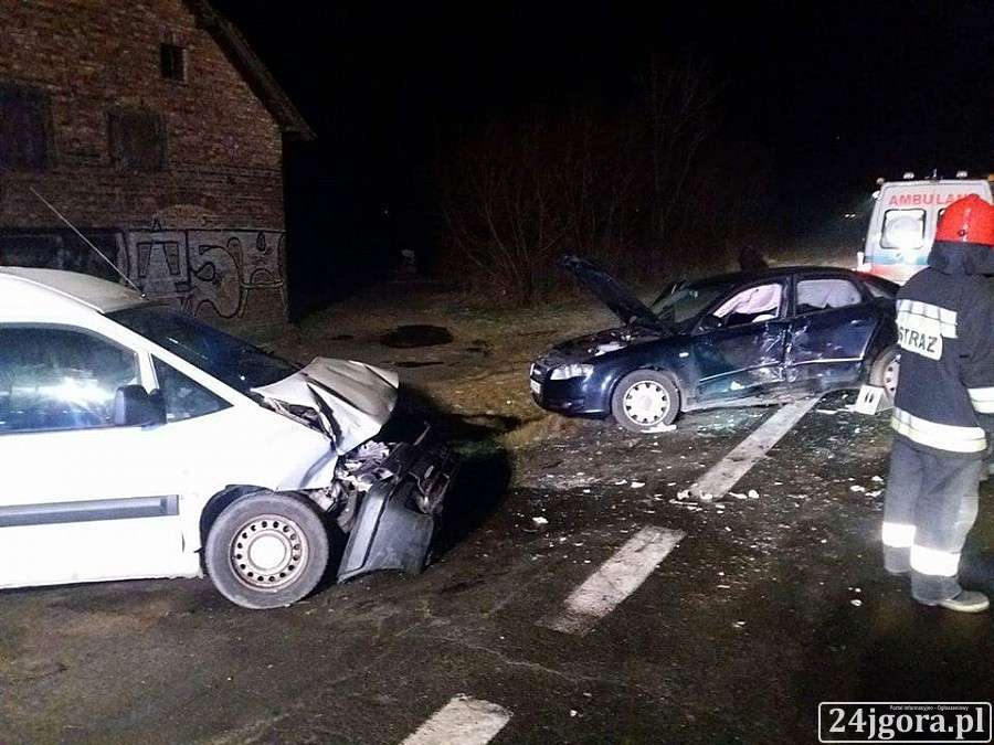 Zderzenie dwóch aut w Piechowicach