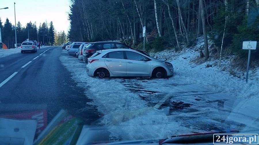 Ukradli koła od auta w Karpaczu
