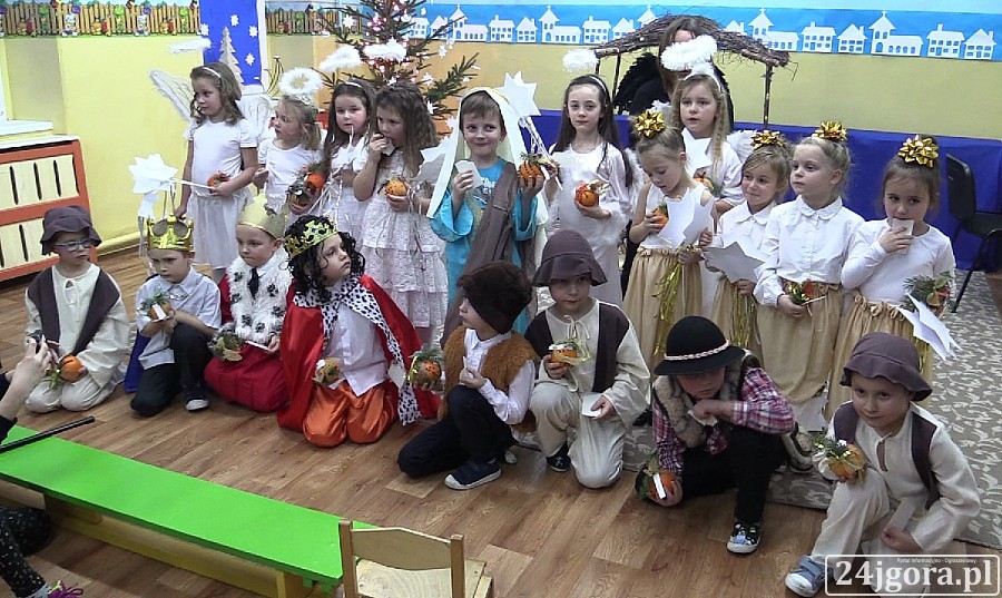 Barwne jasełka w piechowickim przedszkolu nr 2