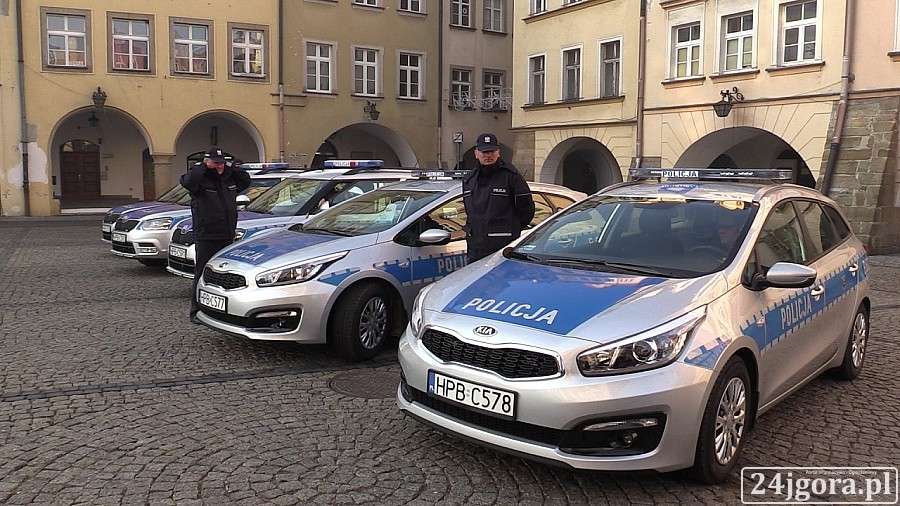 Siedem nowych radiowozów dla policji