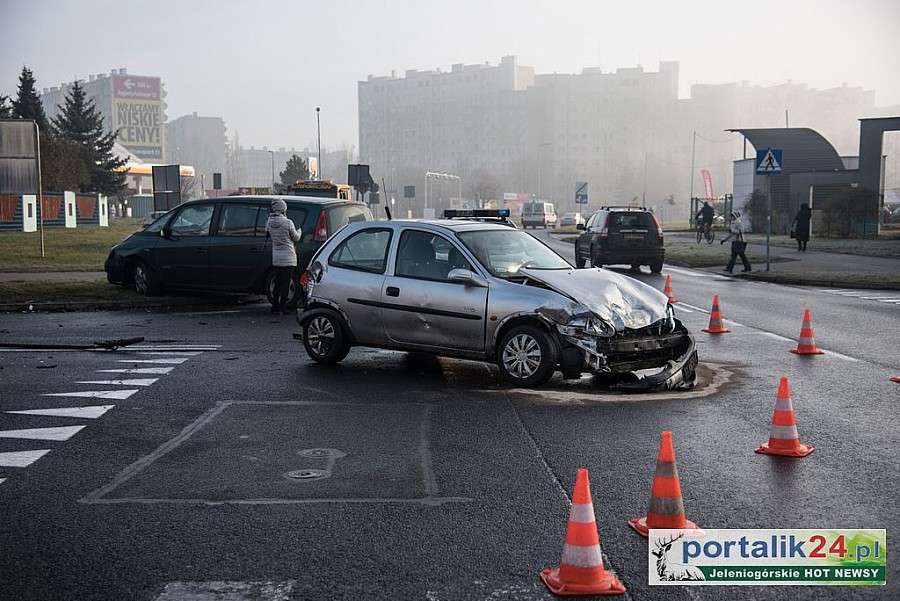 Trzy osoby w szpitalu po wypadku na Sygietyńskiego