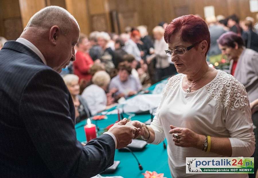 Wieczór wigilijny w jeleniogórskim ratuszu. Ponad 150 kobiet