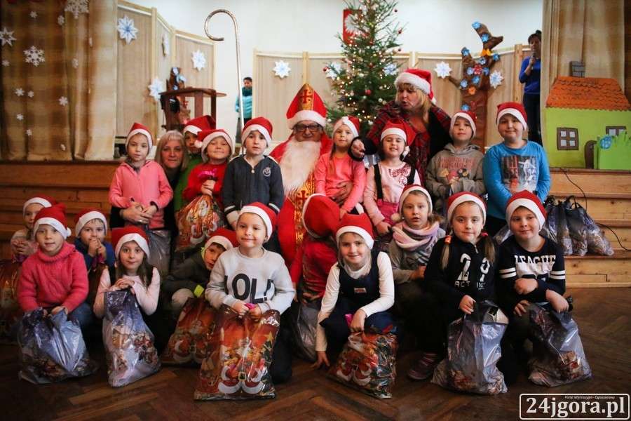 Święty Mikołaj odwiedził dzieci z Piechowic 