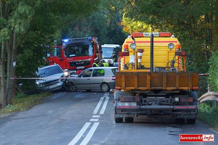 Zderzenia w Pławnej, są ranni, droga zablokowana