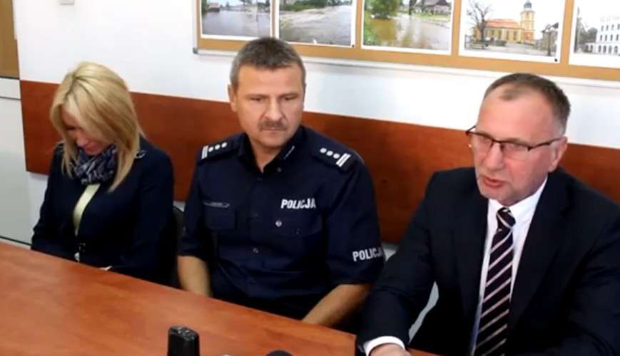 Woda mineralna może być zatruta. Zobacz wideo.