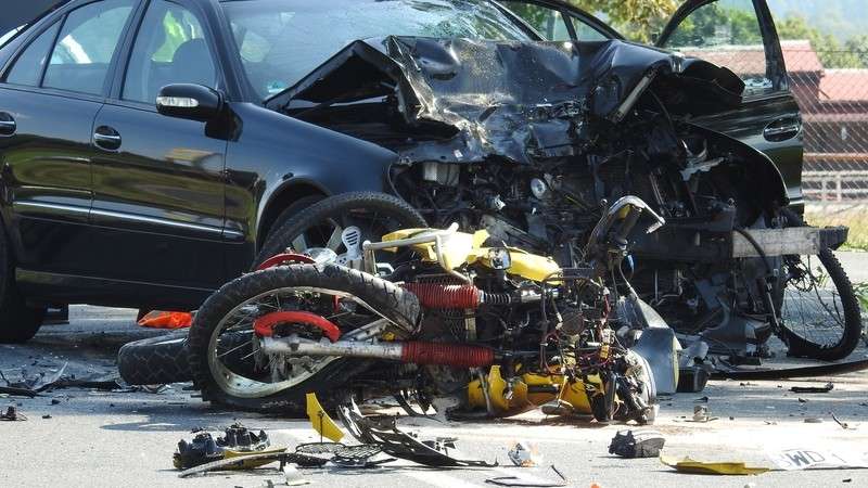 Mysłakowice - Mercedes zderzył się z motocyklem. 