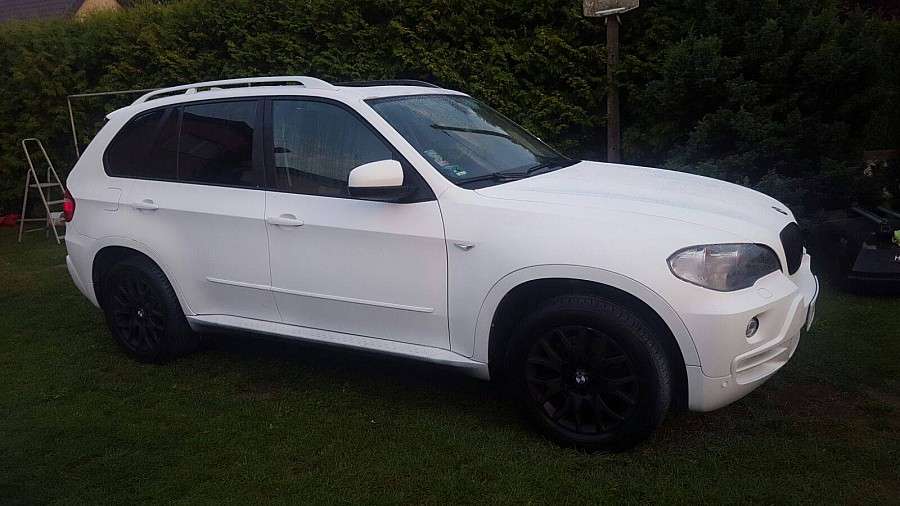 W Karpaczu skradziono białe BMW X5. Nagroda za pomoc w odnalezieniu !