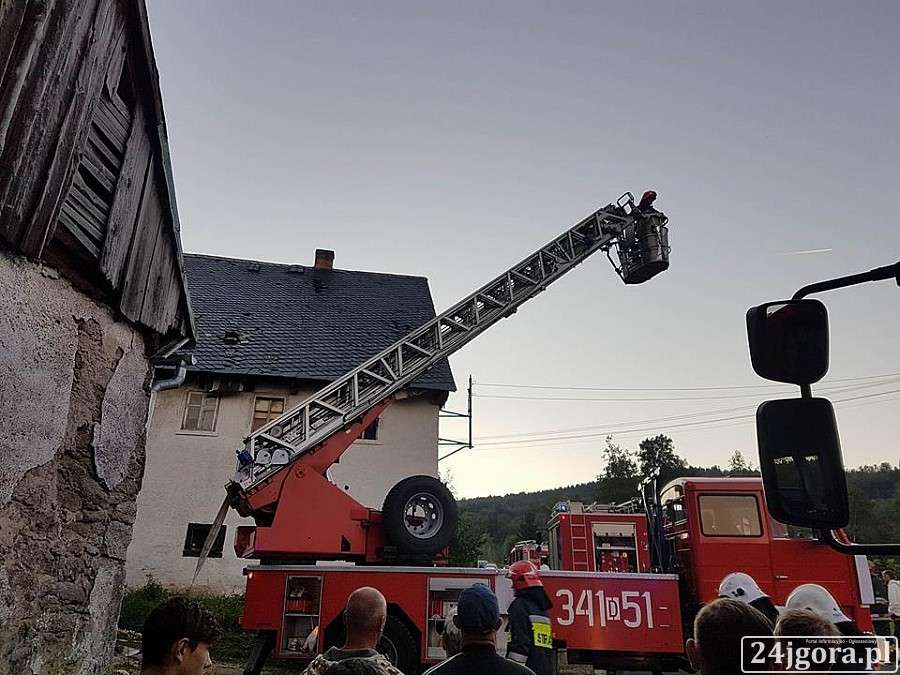 O krok od tragedii. W Szklarskiej Porębie zapalił się dach budynku.