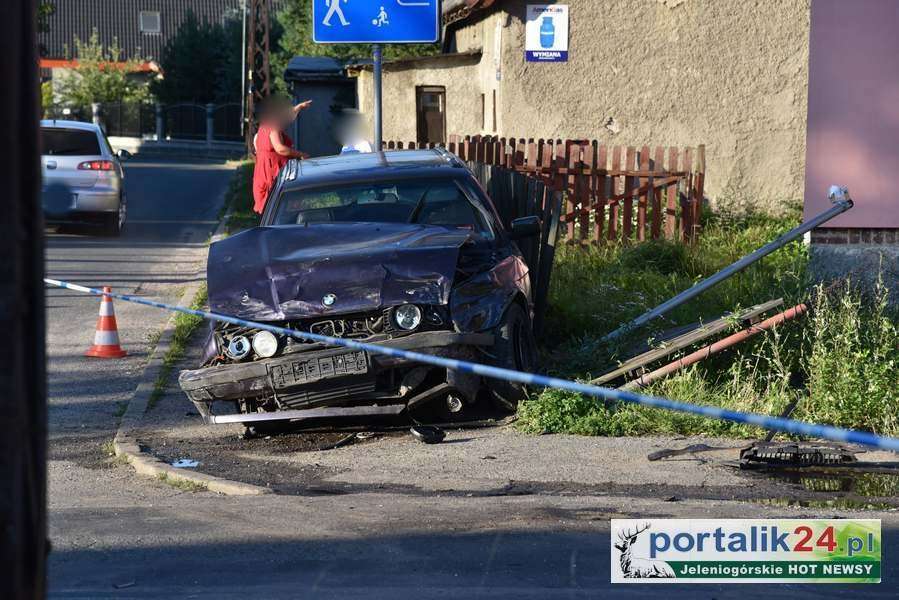 Mysłakowice : 17 latek bez prawa jazdy. Zmarła poszkodowana kobieta.
